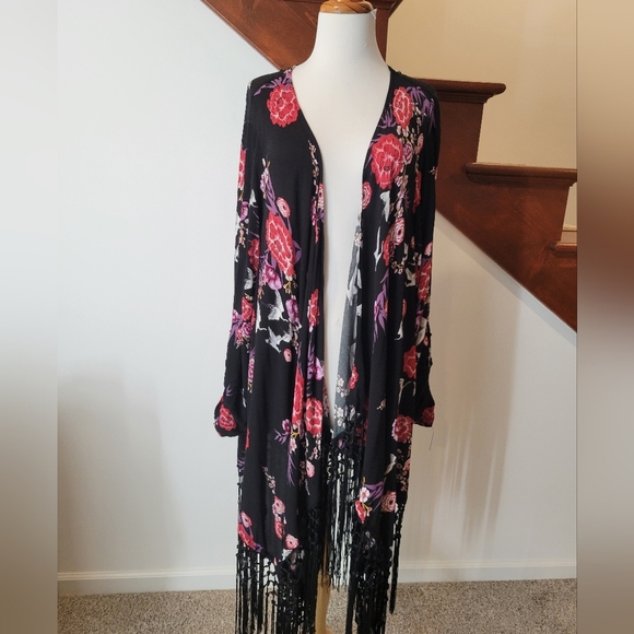 Torrid Size 1X Black Floral Print Crepe Fringe Open Front Kimono Duster - Picture 6 of 7